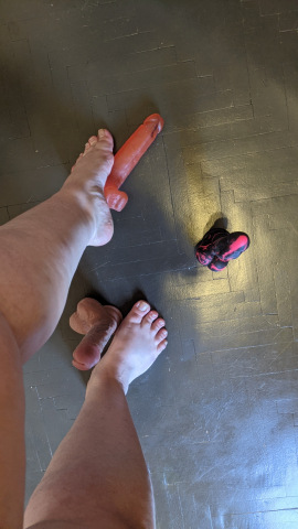 Toy heaven & foot worship. 👣