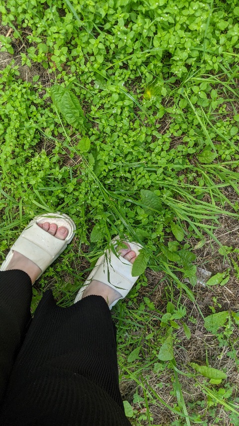 Barefoot outdoor adventure. 🍃🦶